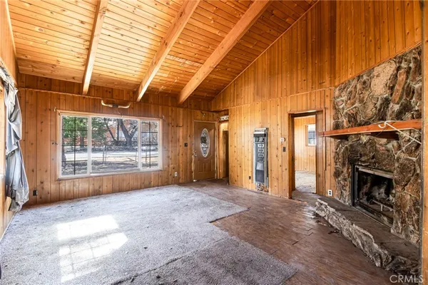 a view of empty room with a fireplace