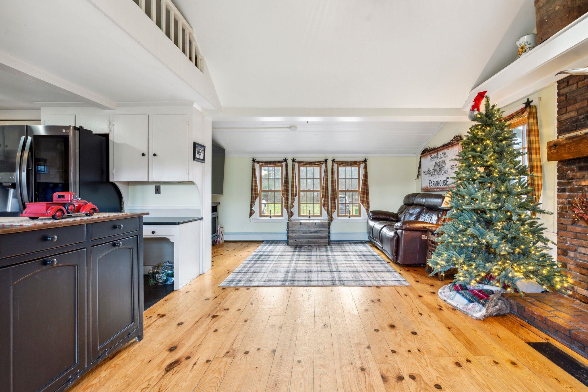 374 Derry Road Chester, NH 03036 - Photo 11 of 39