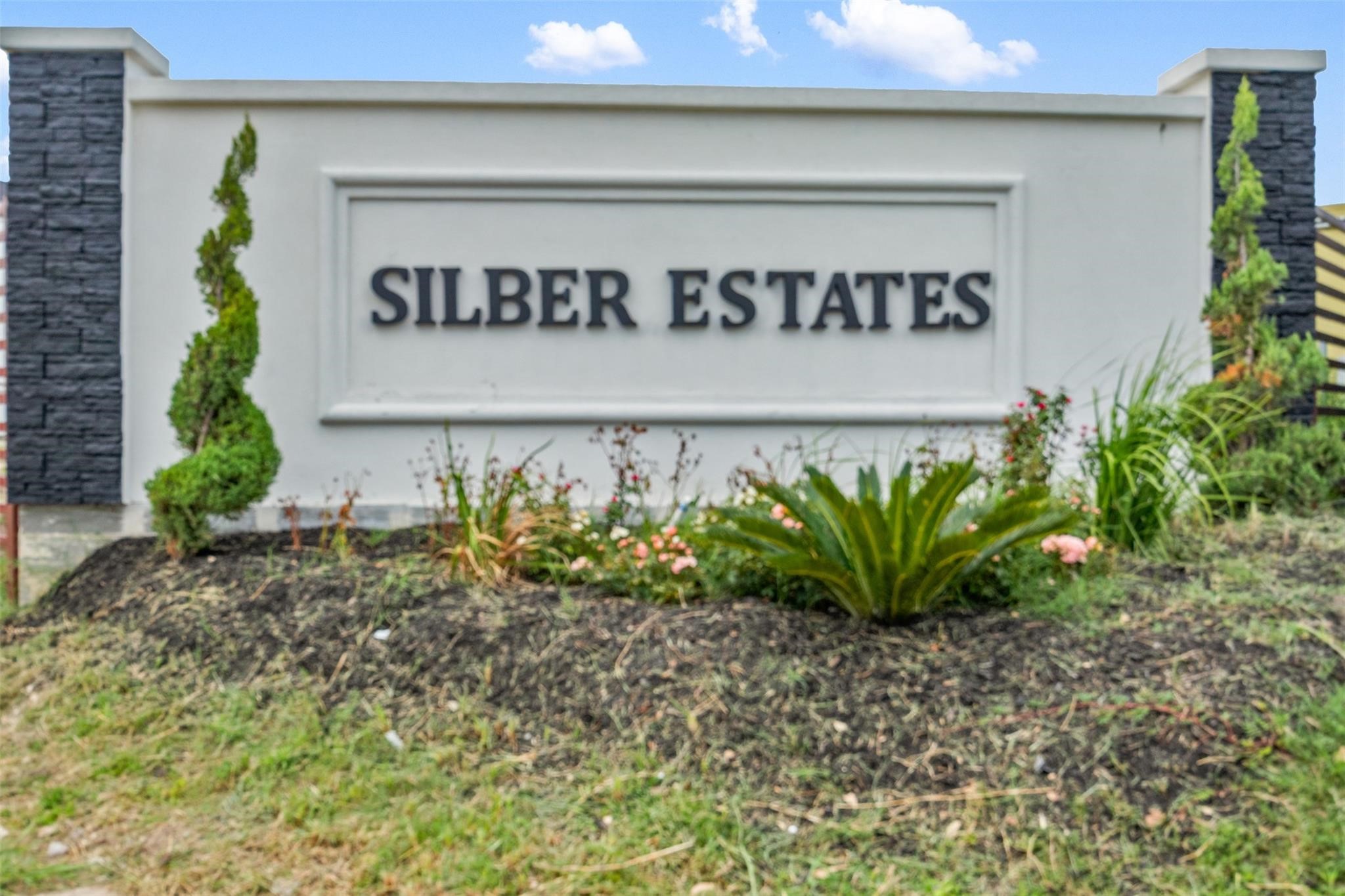 1928 Purswell Road Houston, TX 77055 - Photo 31 of 36 Welcome to Silber Estate, a charming and well-designed community nestled in its own sanctuary within the highly sought-after Spring Branch area, offering pricing options for all buyers to enjoy top-quality craftsmanship.