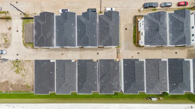 a view of a back yard