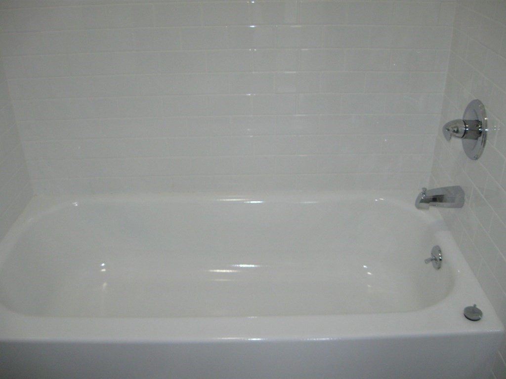 12 Alderman Street Springfield, MA 01108 - Photo 22 of 27 a close up of a bathtub