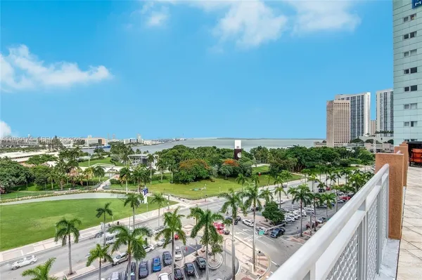 $2,700 | 244 Biscayne Boulevard, Unit 3707, Miami, FL 33132