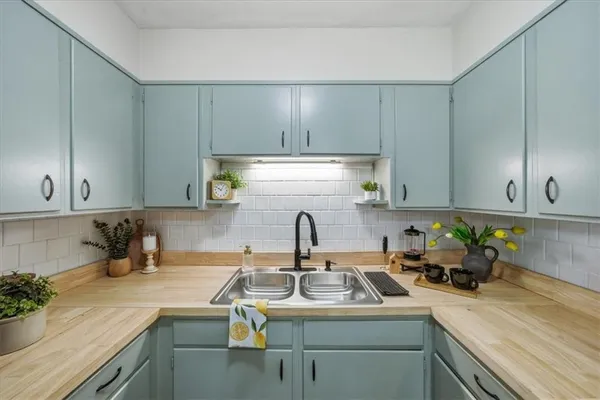 $280,000 | 5200 South Delaware Avenue, Independence, MO 64055