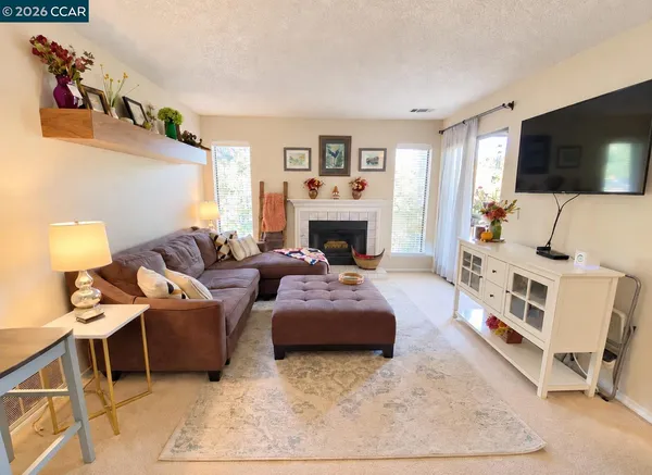 $379,900 | 161 Village Place, Martinez, CA 94553