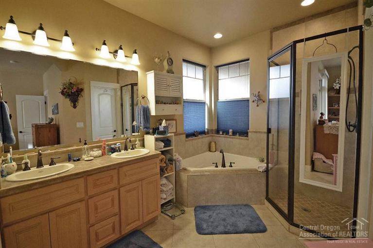 3944 Southwest Timber Avenue Redmond, OR 97756 - Photo 6 of 25 Additional Photo