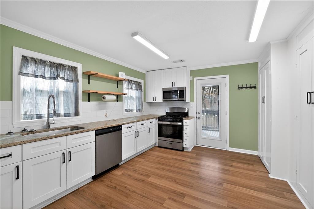 871 Hargis Street Southeast Atlanta, GA 30315 - Photo 3 of 16