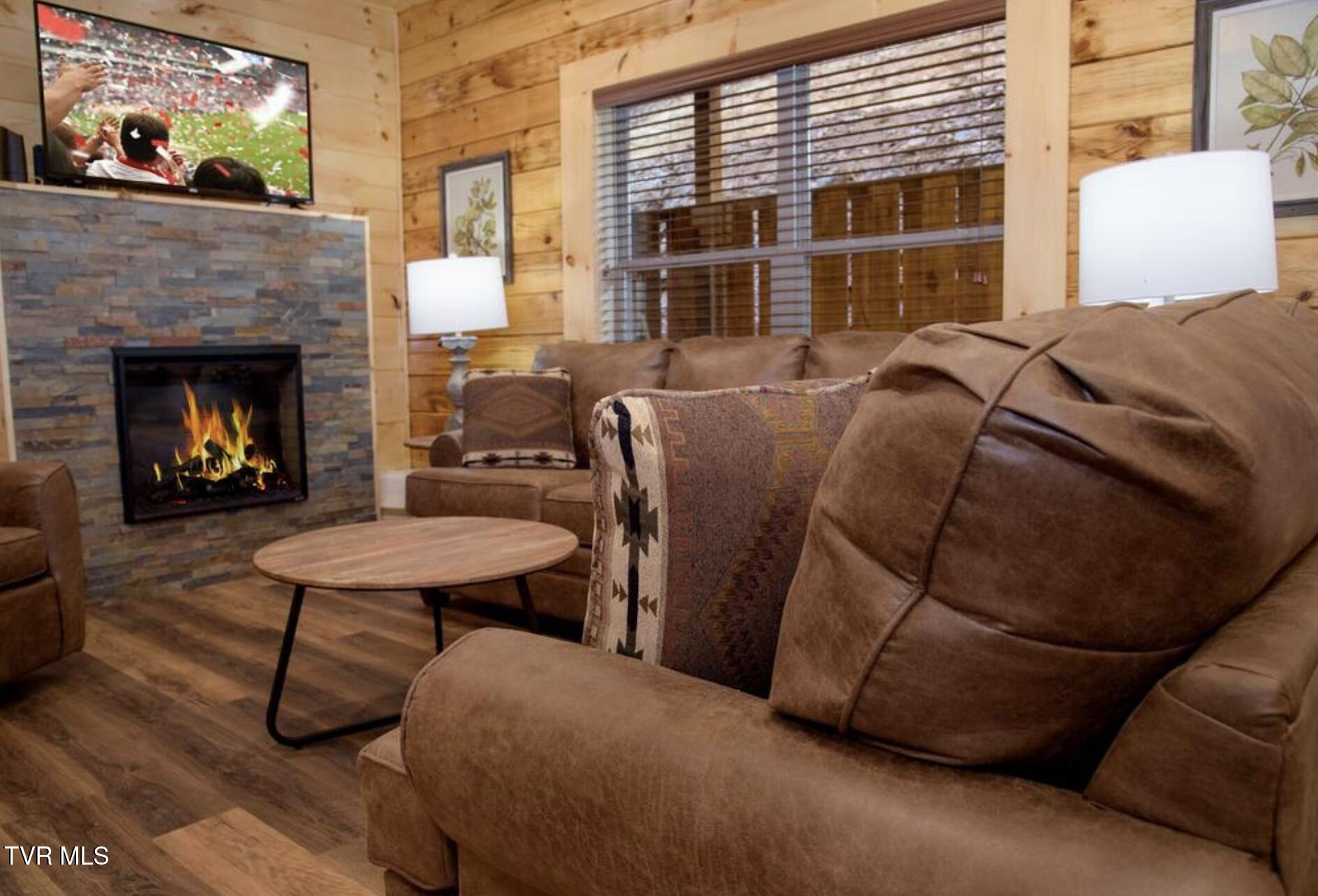 834 String Run Way Pigeon Forge, TN 37862 - Photo 3 of 65 IMG_9356