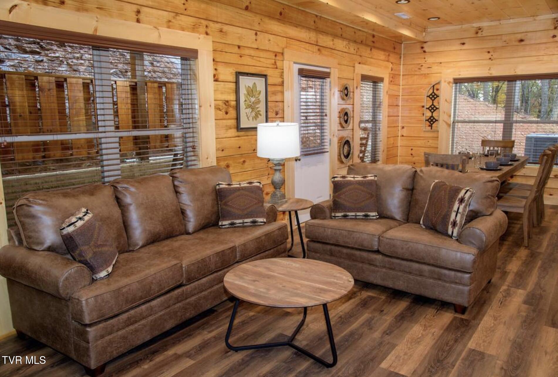 834 String Run Way Pigeon Forge, TN 37862 - Photo 4 of 65 IMG_9368