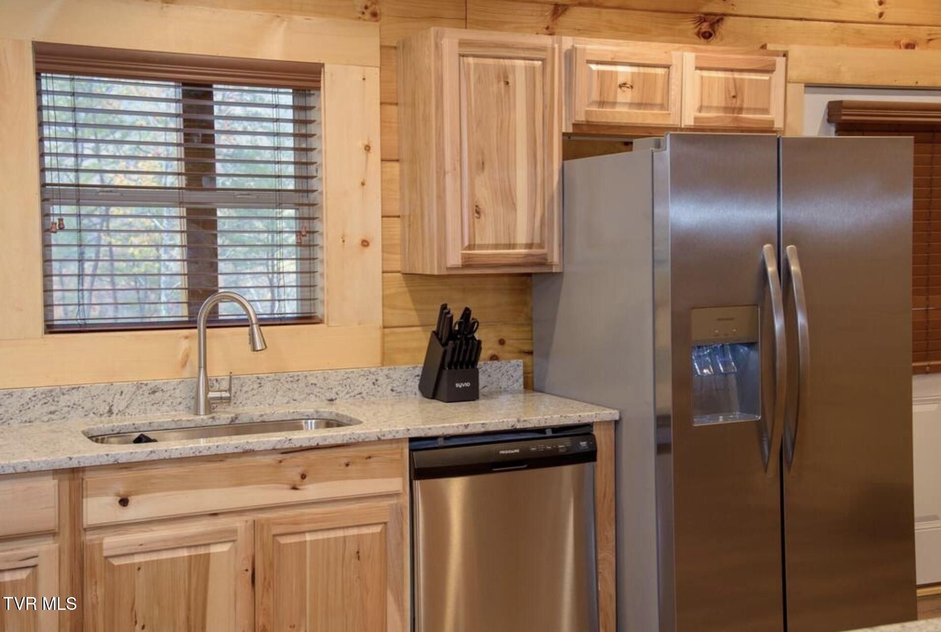 834 String Run Way Pigeon Forge, TN 37862 - Photo 9 of 65 IMG_9375