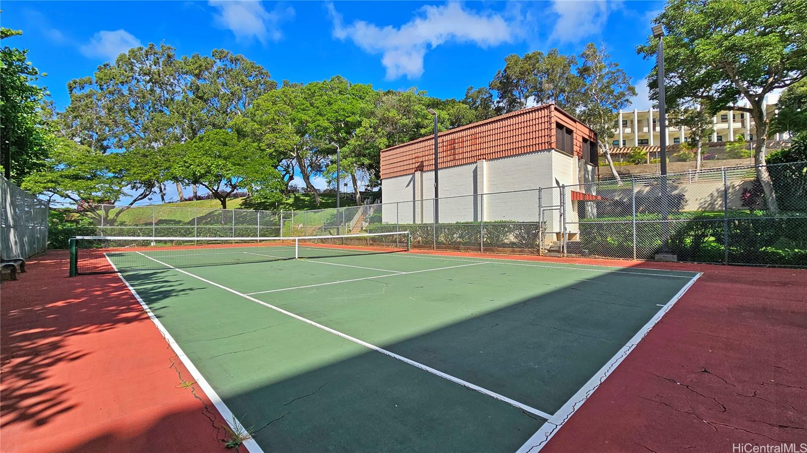 3138 Waialae Avenue, Unit 422 Honolulu, HI 96816 - Photo 19 of 25 a view of a tennis ground with large trees
