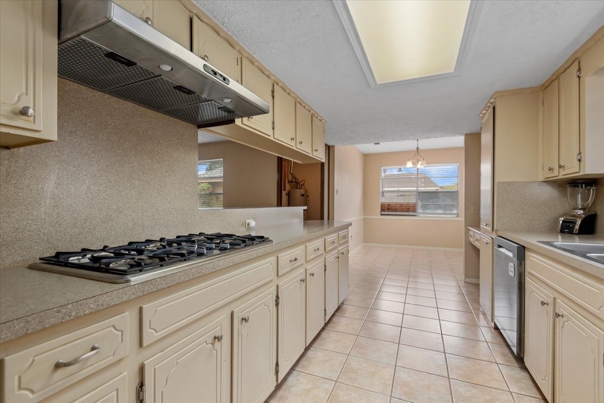 3511 Lemon Tree Lane Houston, TX 77088 - Photo 11 of 37