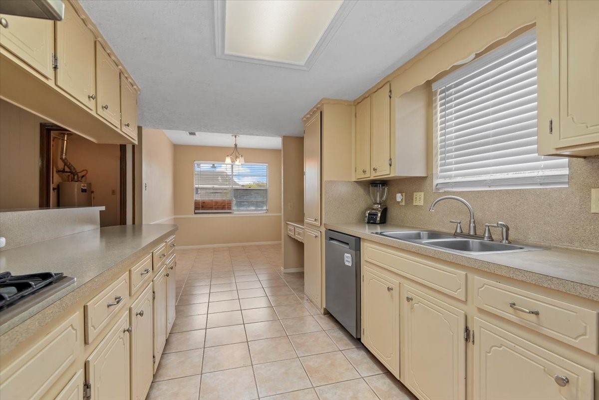 3511 Lemon Tree Lane Houston, TX 77088 - Photo 12 of 37