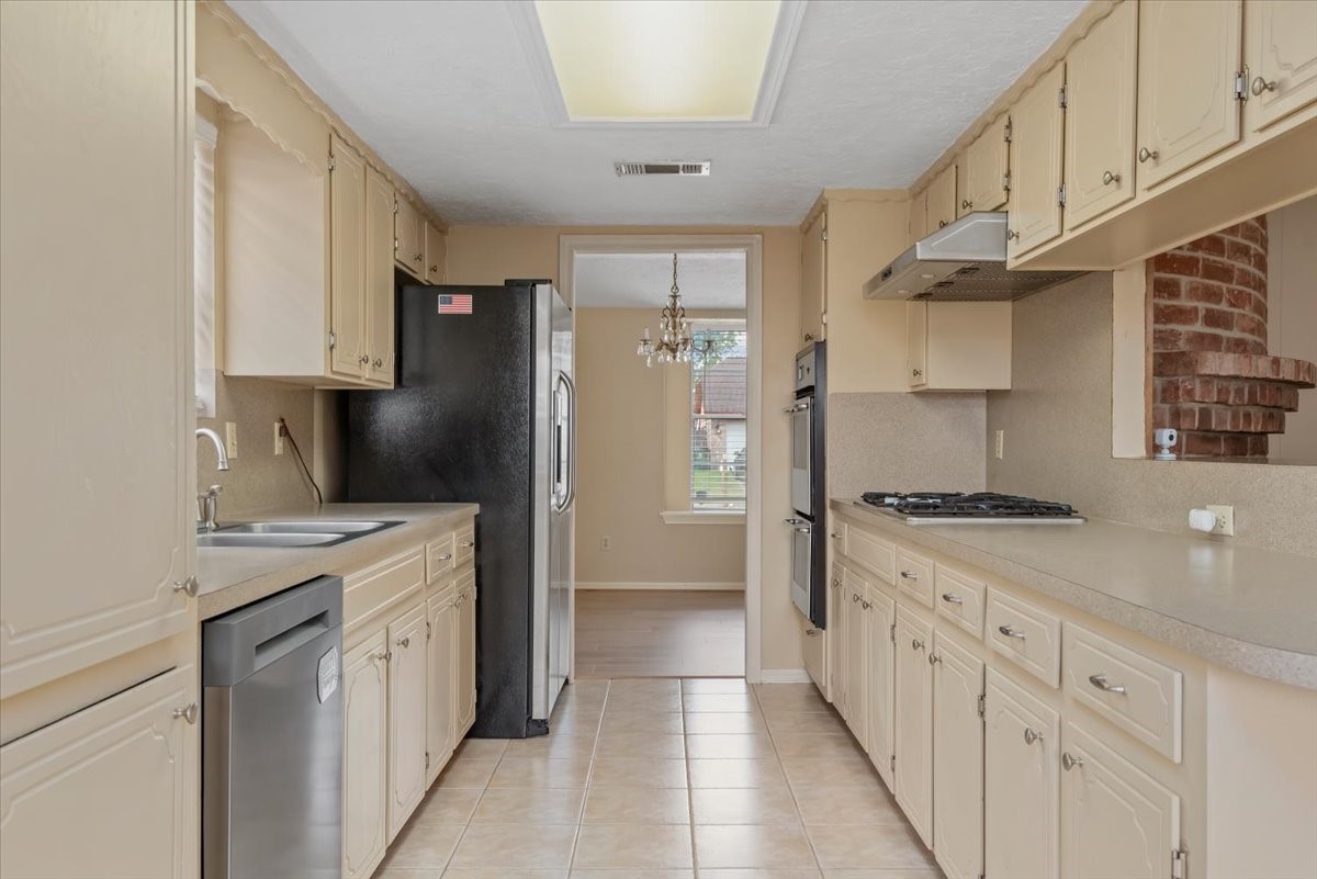 3511 Lemon Tree Lane Houston, TX 77088 - Photo 13 of 37