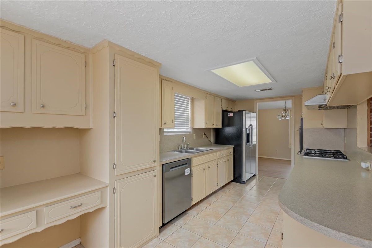 3511 Lemon Tree Lane Houston, TX 77088 - Photo 14 of 37
