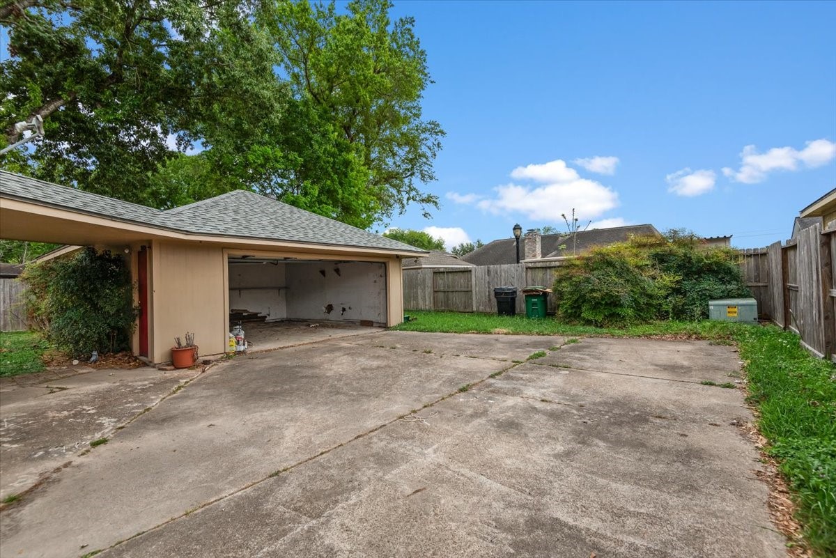 3511 Lemon Tree Lane Houston, TX 77088 - Photo 28 of 37