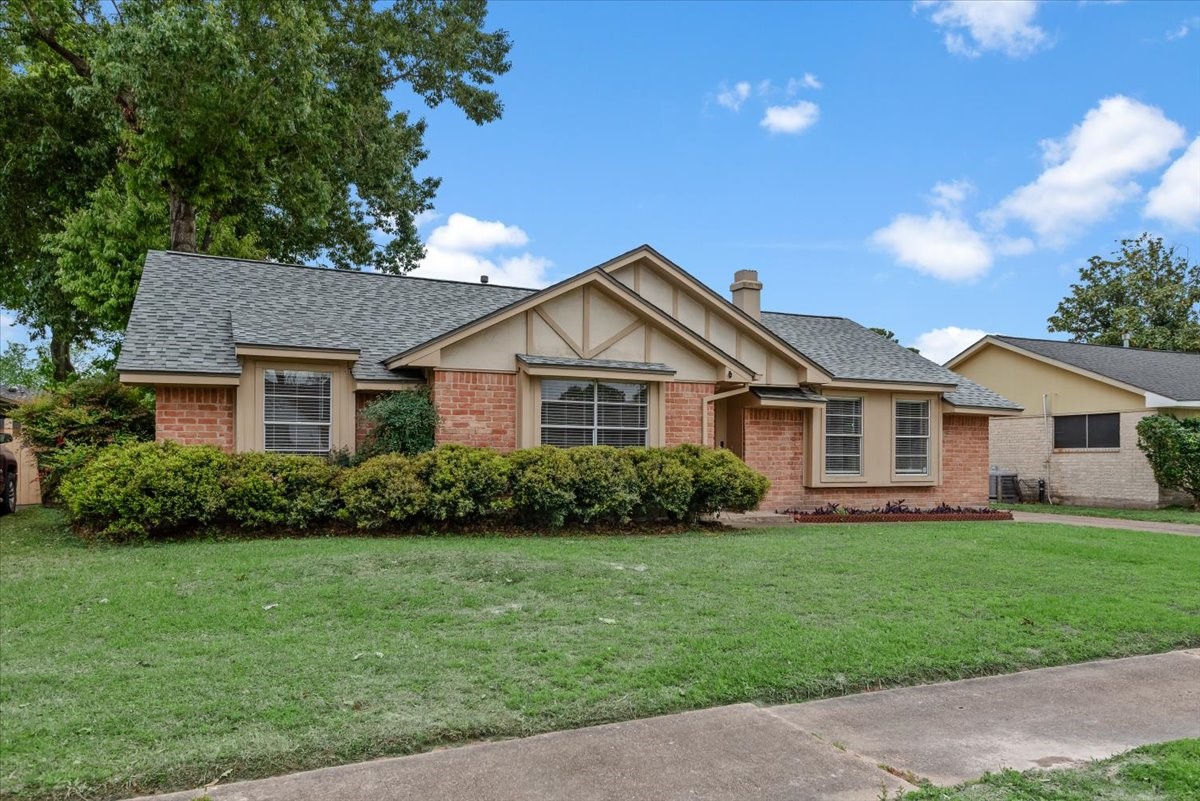 3511 Lemon Tree Lane Houston, TX 77088 - Photo 4 of 37