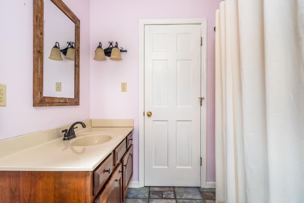 776 Glendale Road Jonesborough, TN 37659 - Photo 16 of 40 Bathroom