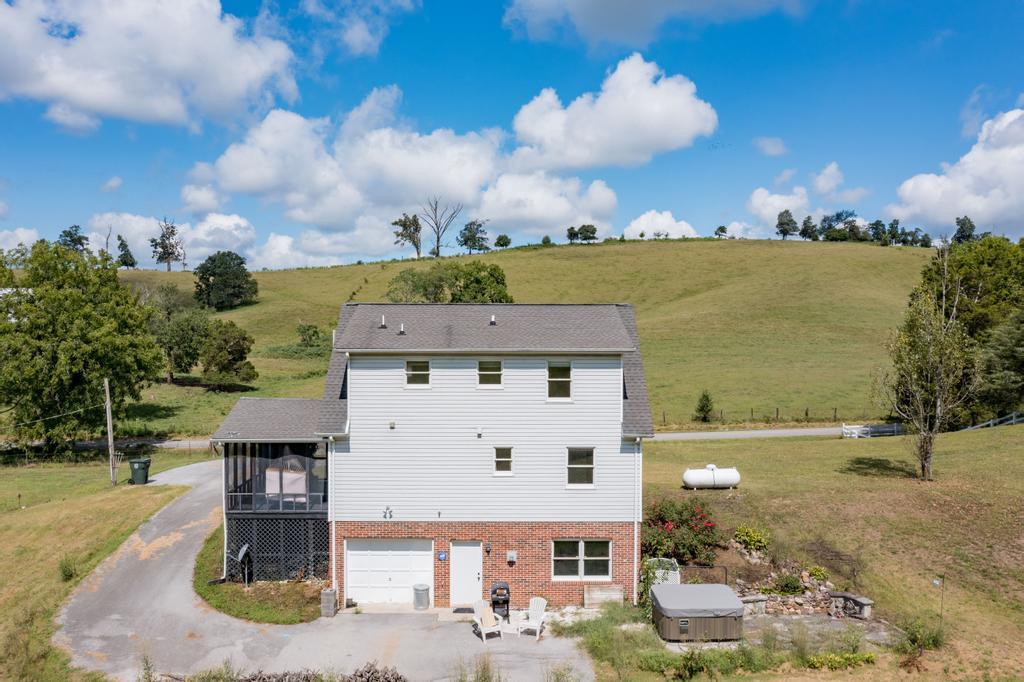 776 Glendale Road Jonesborough, TN 37659 - Photo 3 of 40 Back