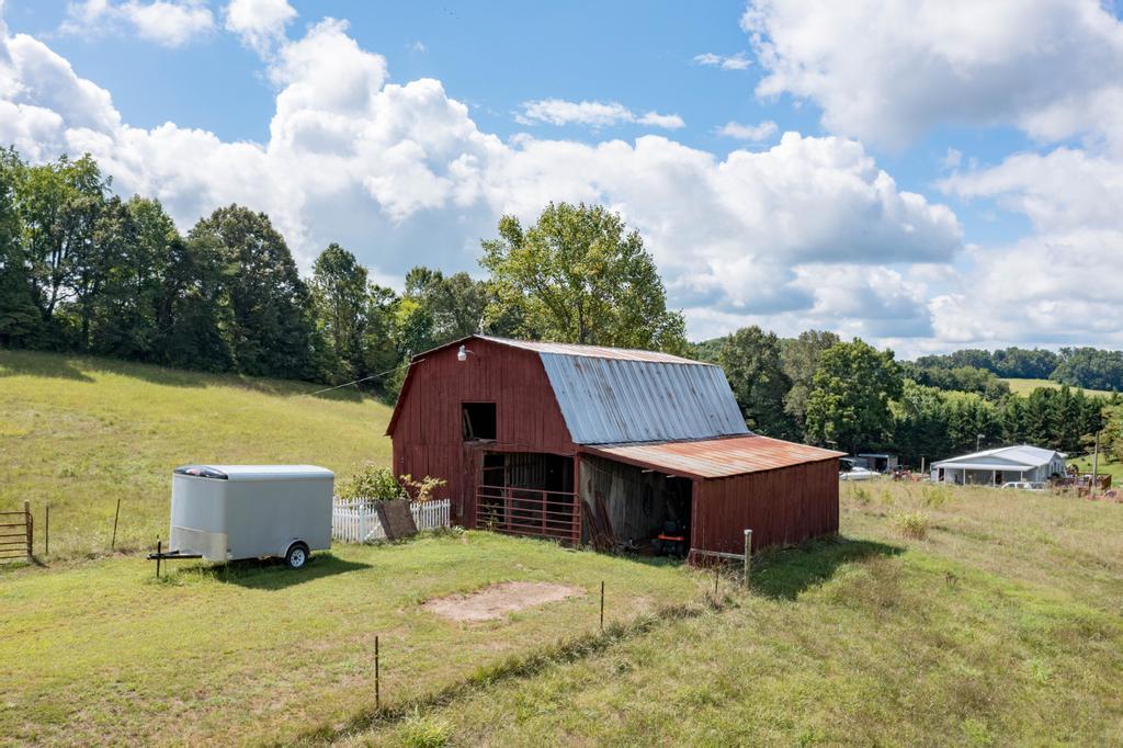776 Glendale Road Jonesborough, TN 37659 - Photo 32 of 40 Barn