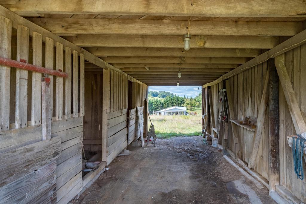 776 Glendale Road Jonesborough, TN 37659 - Photo 35 of 40 Barn Interior