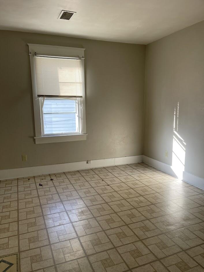1301 Rorer Avenue Southwest Roanoke, VA 24016 - Photo 3 of 5 IMG_8711