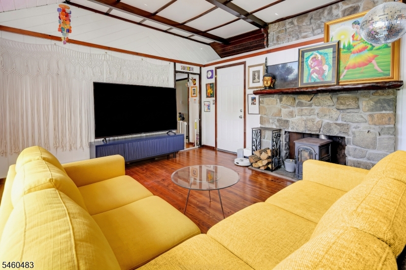 49 Lake Shore Road West Stockholm, NJ 07460 - Photo 4 of 31 Gallery Image 4