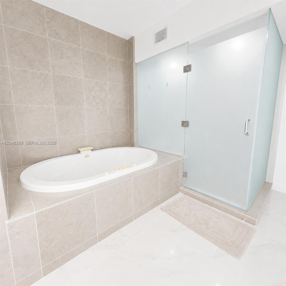 450 Alton Road, Unit 1606 Miami Beach, FL 33139 - Photo 10 of 19