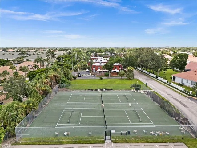 a view of a tennis court