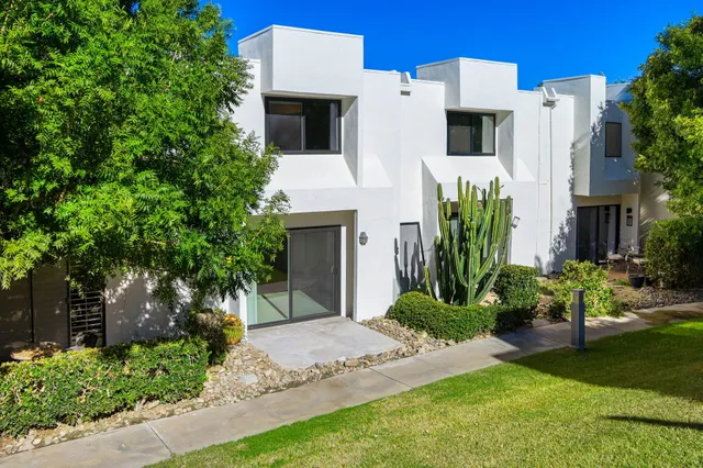 a view of front of house with a yard