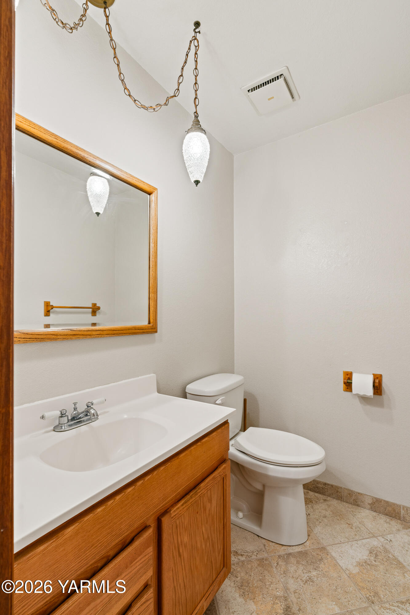 13619 Summitview Ext Road Yakima, WA 98908 - Photo 25 of 56 a bathroom with a sink a toilet and mirror