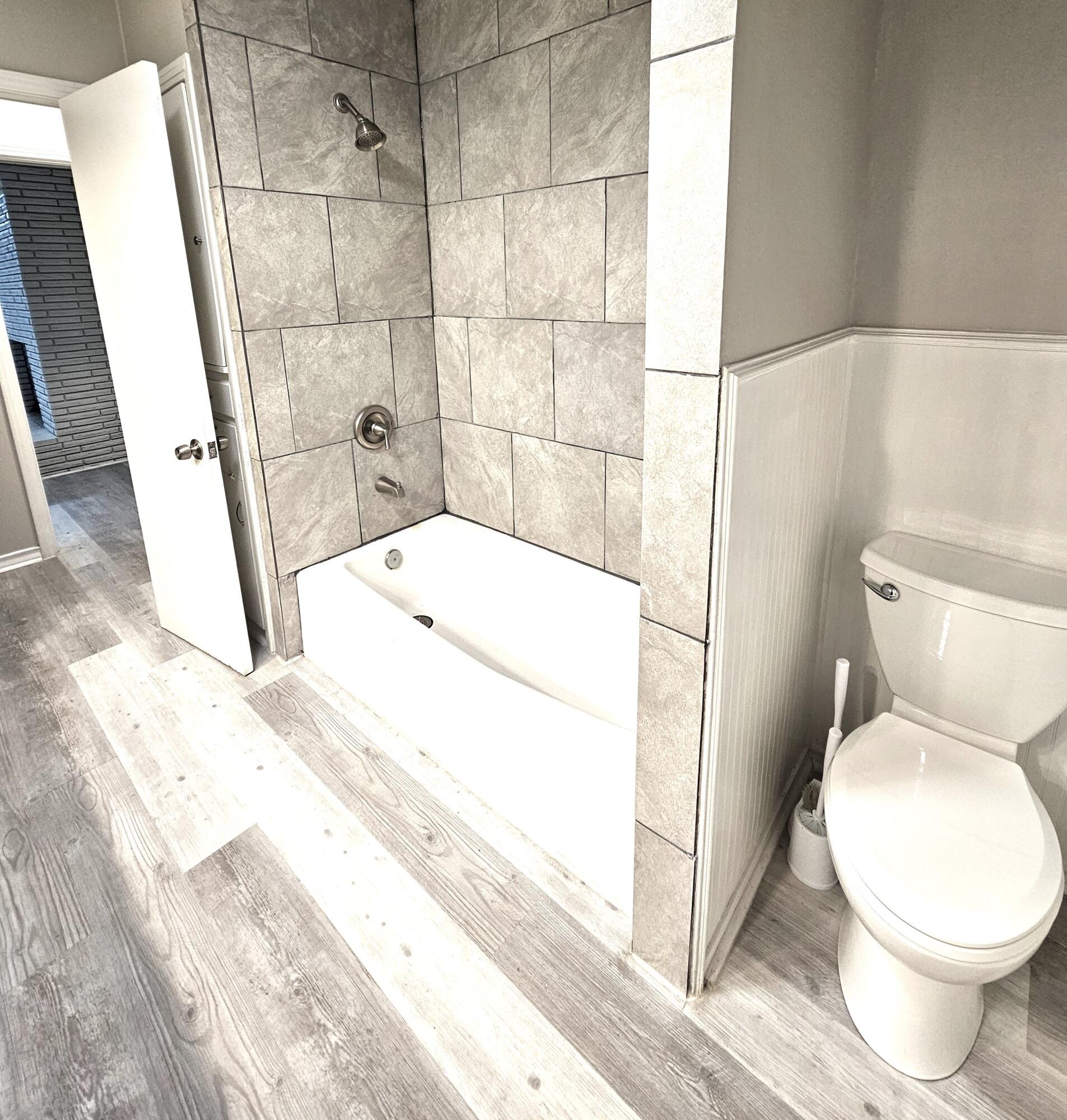 3203 43rd Street Lubbock, TX 79413 - Photo 19 of 28 23Second bathrooom