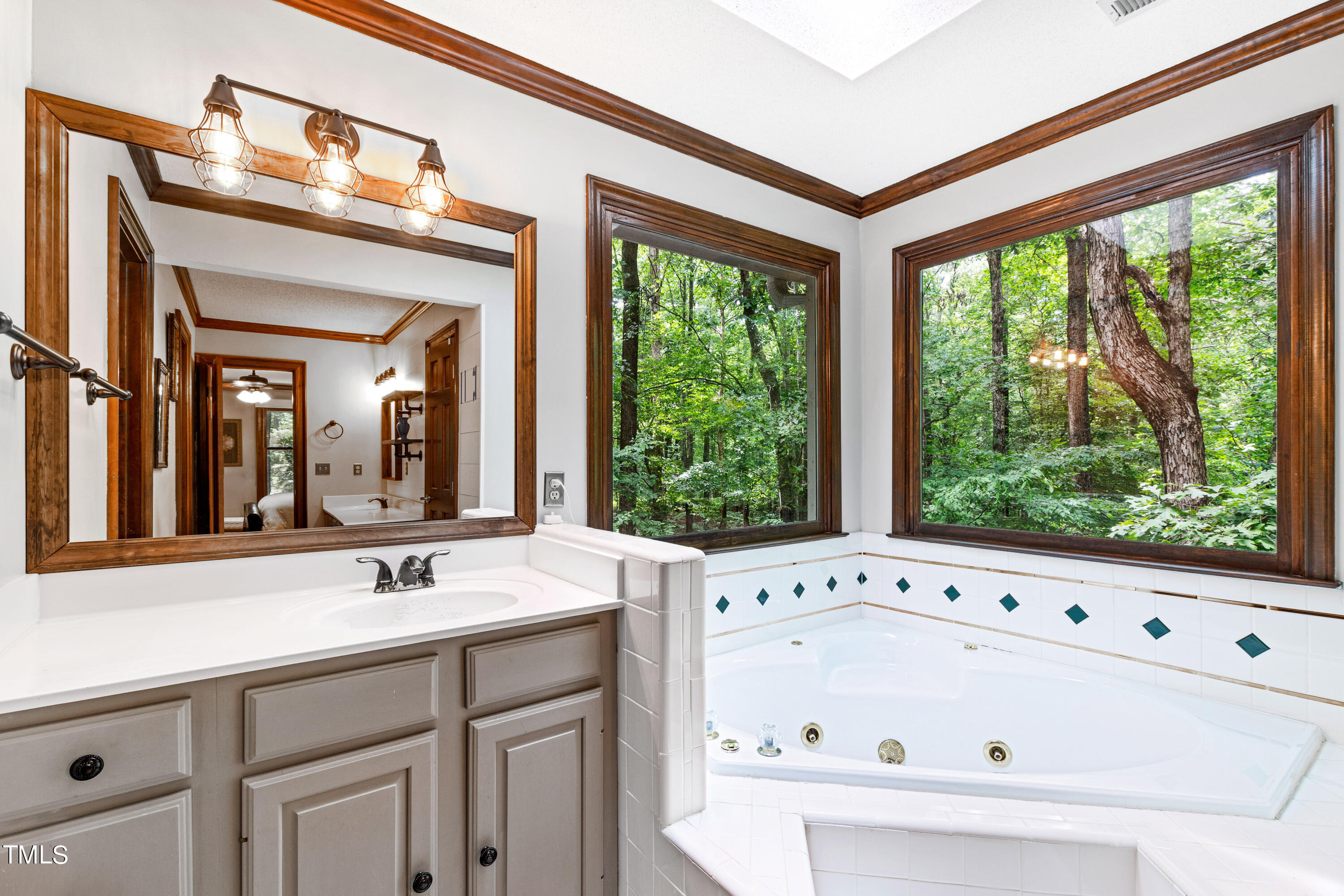 3405 Stallion Court Raleigh, NC 27613 - Photo 27 of 55 a bathroom with a bathtub and a sink