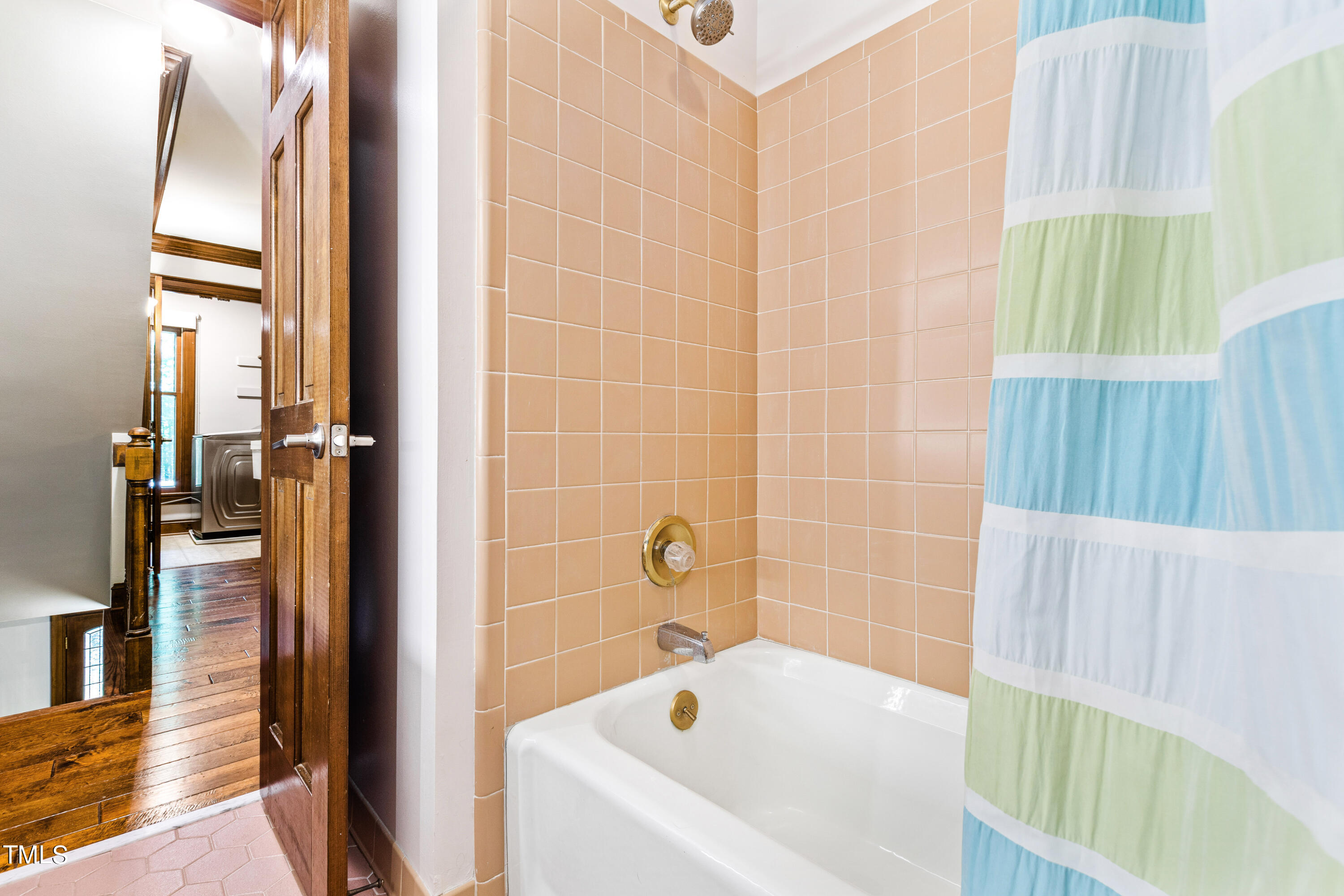 3405 Stallion Court Raleigh, NC 27613 - Photo 41 of 55 a bathroom with a tub and shower