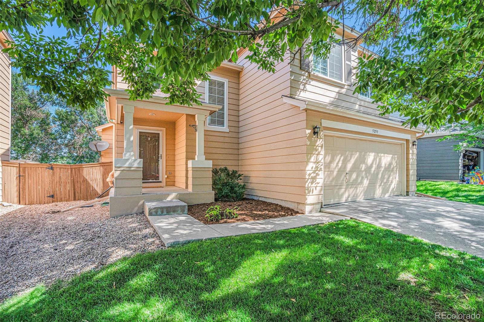 5253 Wangaratta Way Highlands Ranch, CO 80130 - Photo 33 of 43 a view of a backyard with a large tree