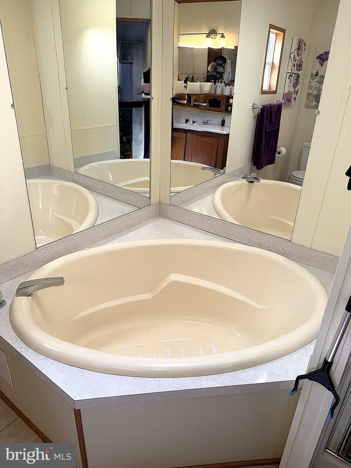7959 Telegraph Road, Unit 15 Severn, MD 21144 - Photo 17 of 26 a bathroom with a tub