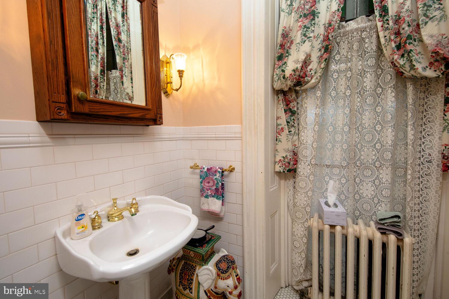 710 Rowland Avenue Cheltenham, PA 19012 - Photo 21 of 55 FIrst Floor full bathroom