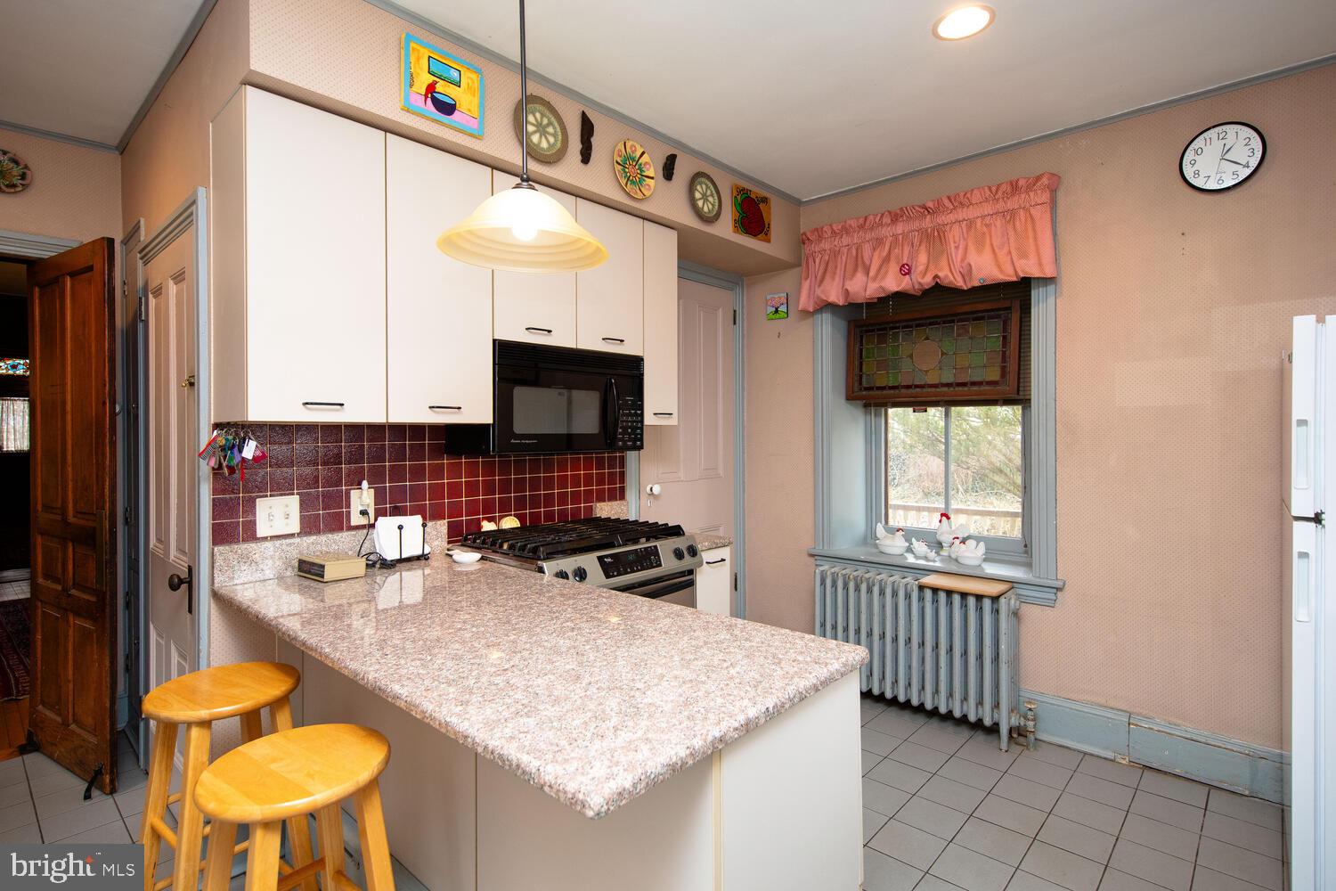 710 Rowland Avenue Cheltenham, PA 19012 - Photo 27 of 55 Kitchen with breakfast bar