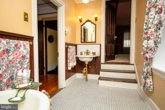 $649,000 | 710 Rowland Avenue, Cheltenham, PA 19012