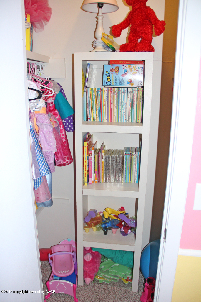 6909 Devonshire Road Amarillo, TX 79109 - Photo 21 of 30 2nd Bedroom Closet