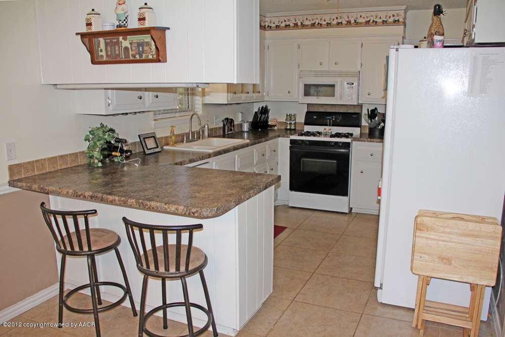 6909 Devonshire Road Amarillo, TX 79109 - Photo 7 of 30 Kitchen