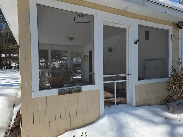 $374,999 | 1003 Slocum Road, Exeter, RI 02874