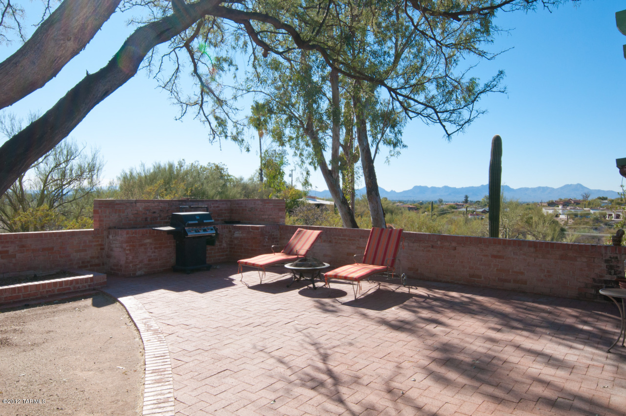 4550 North Hacienda Del Sol Road Tucson, AZ 85718 - Photo 12 of 32