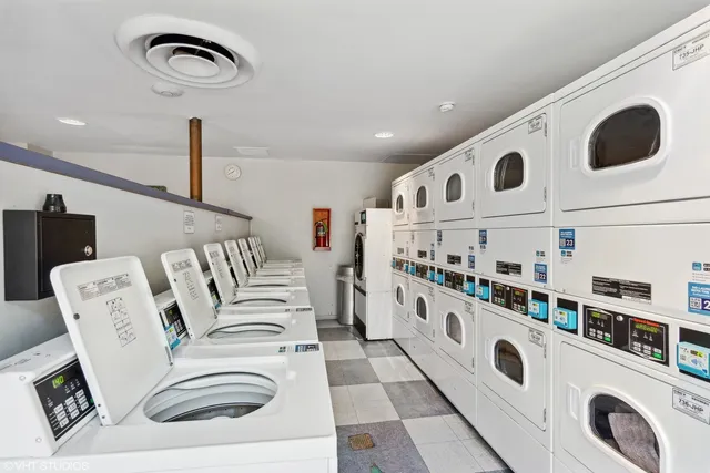 $160,000 | 4343 North Clarendon Avenue, Unit 2613, Chicago, IL 60613