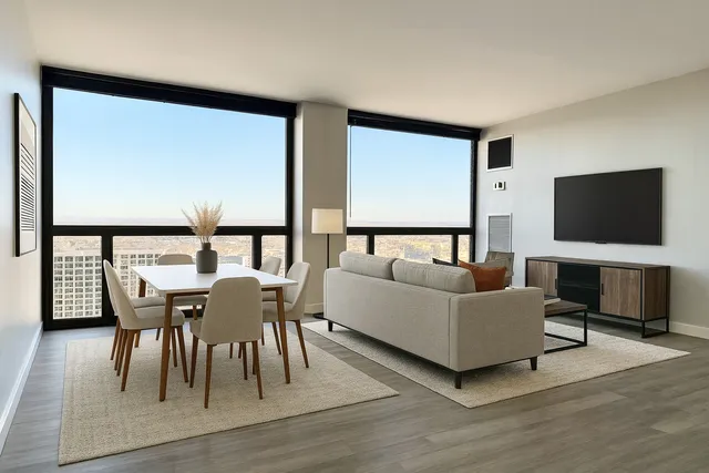 $160,000 | 4343 North Clarendon Avenue, Unit 2613, Chicago, IL 60613