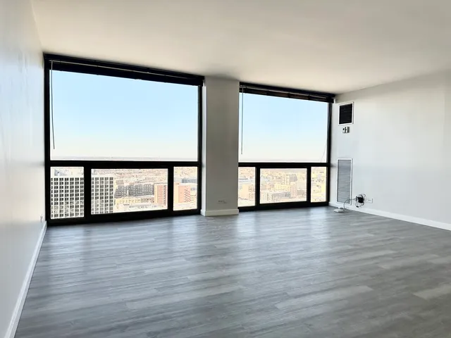 $160,000 | 4343 North Clarendon Avenue, Unit 2613, Chicago, IL 60613