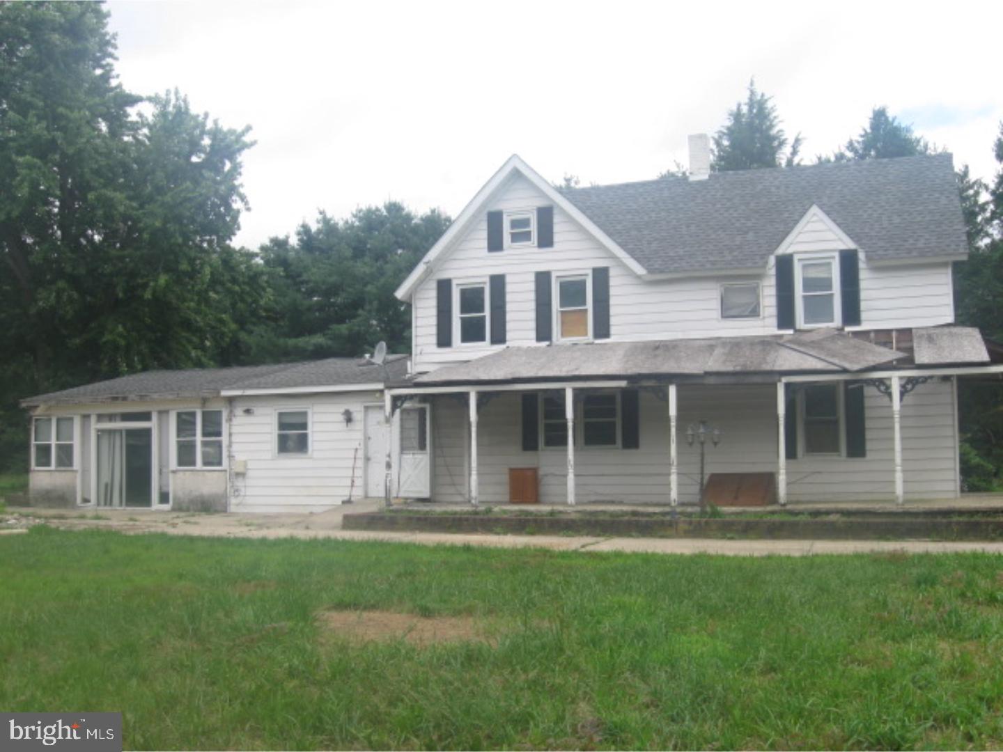 245 Vineyard Road Atco, NJ 08004 - Photo 3 of 7 Side Yard