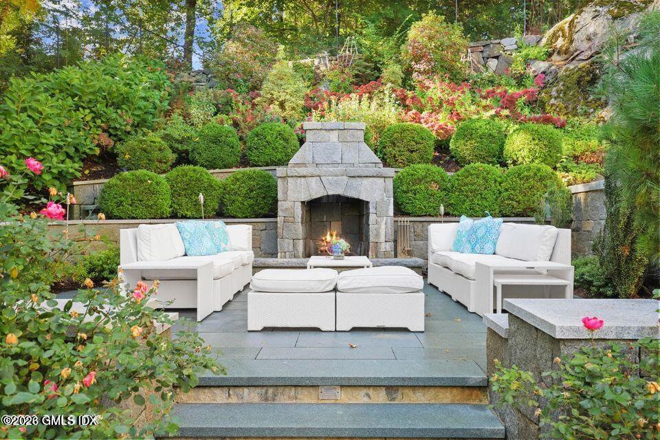 26 Round Hill Road Greenwich, CT 06831 - Photo 4 of 19 Fireplace