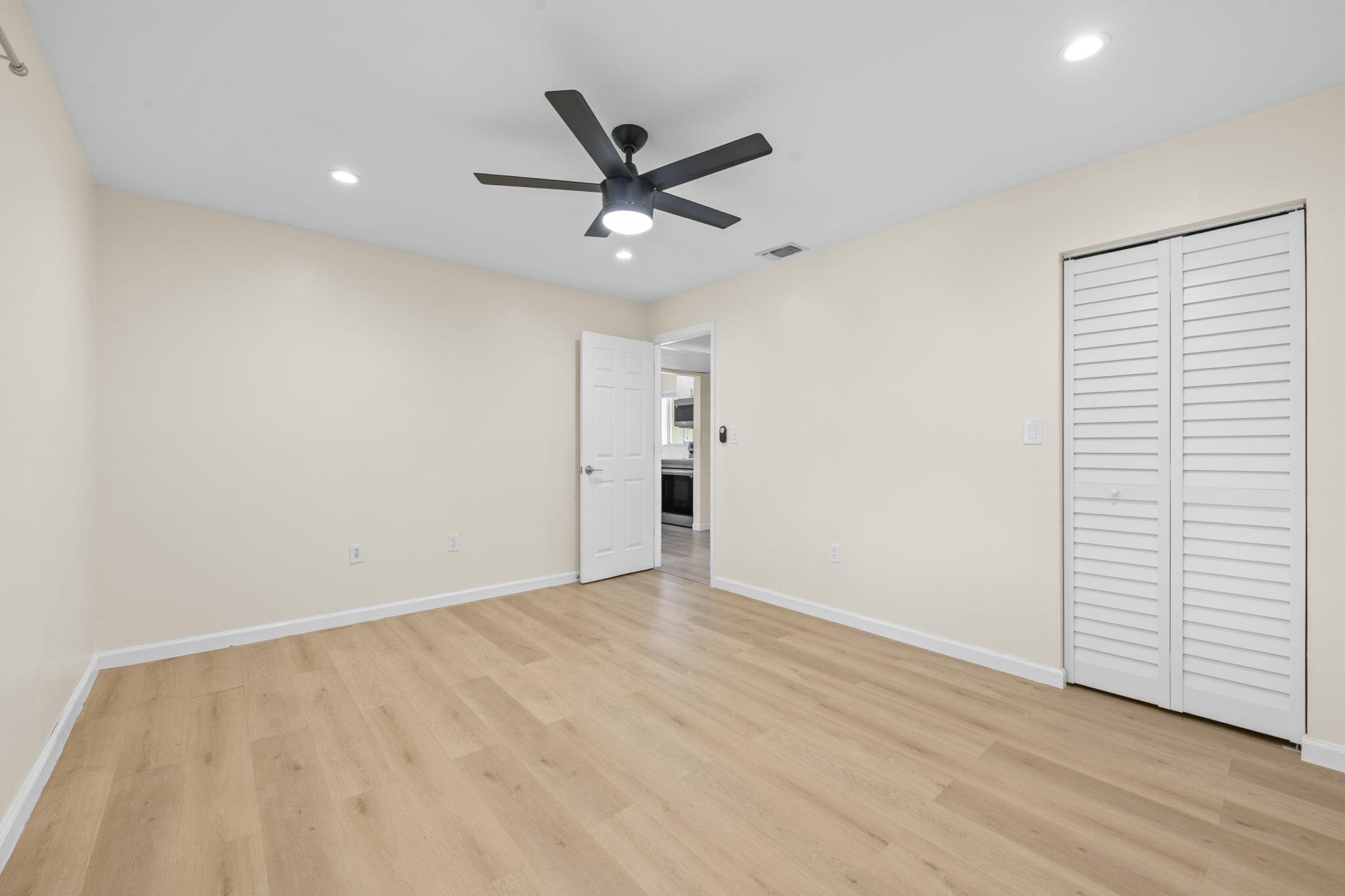 830 Southwest 9th St Circle, Unit 204 Boca Raton, FL 33486 - Photo 7 of 17 Bedroom