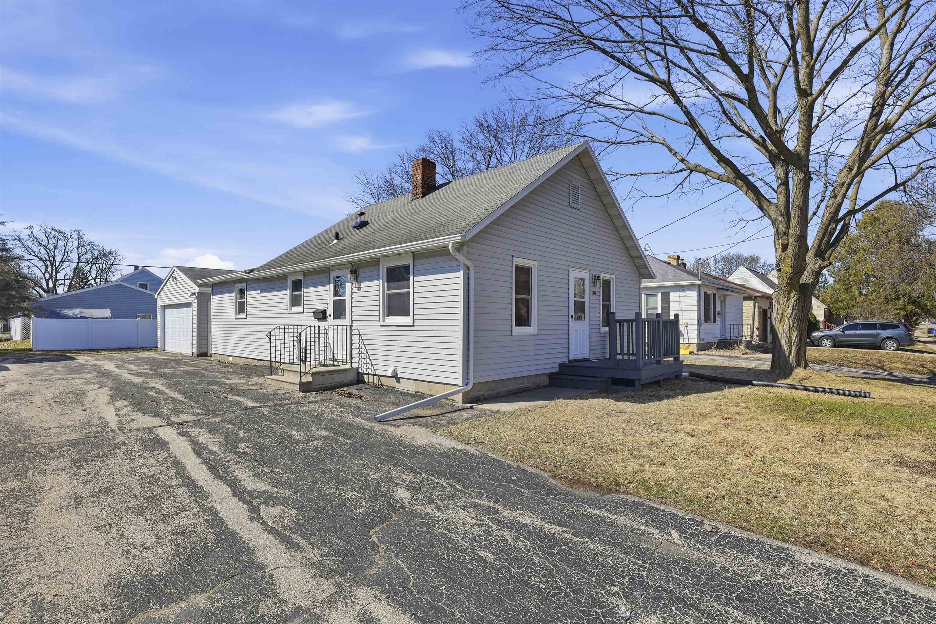 1001 West Grant Street Appleton, WI 54914 - Photo 1 of 19