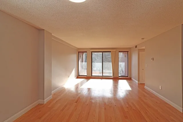 $4,400 | 1850 Beacon Street, Unit 304, Brookline, MA 02445